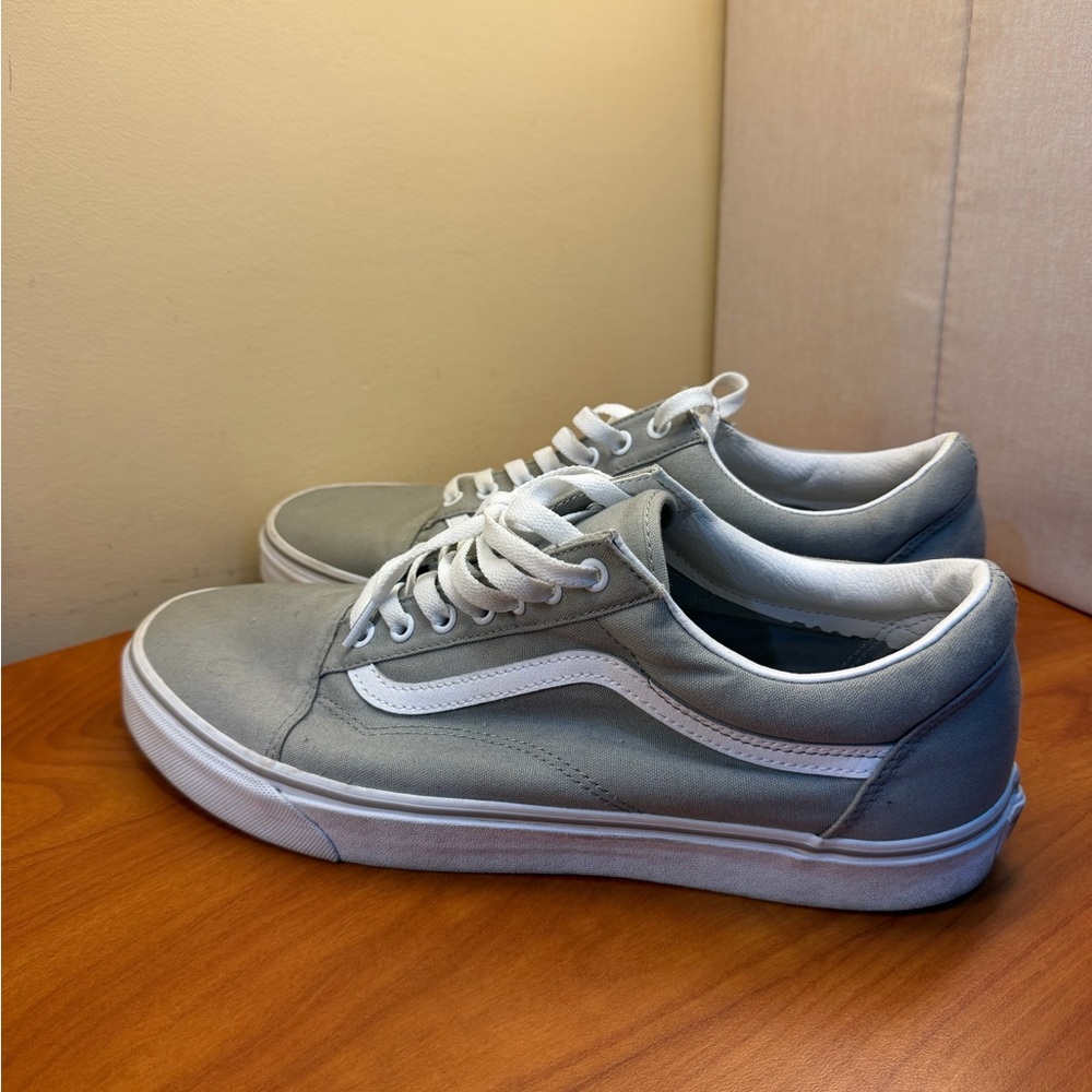Vans Men's Classic Gray and White Sneakers